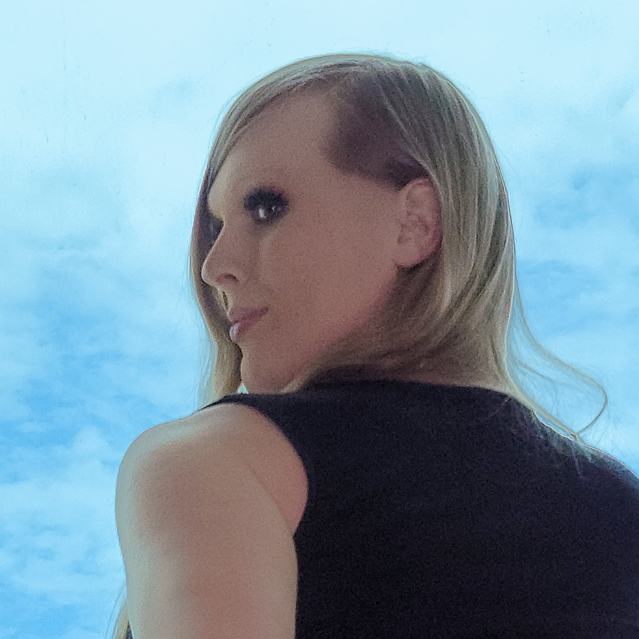 Roxxie Moth – ShiriAllwood.com